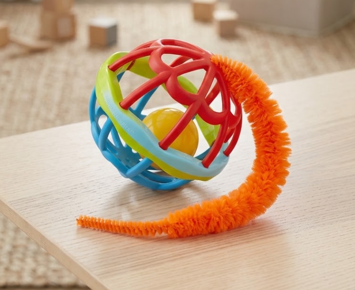 Wiggle Tail Rubber Playing Ball